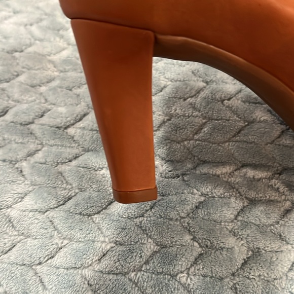 Beautiful camel colored Anne Marie 4flex technology pumps, NEVER WORN - Picture 3 of 5